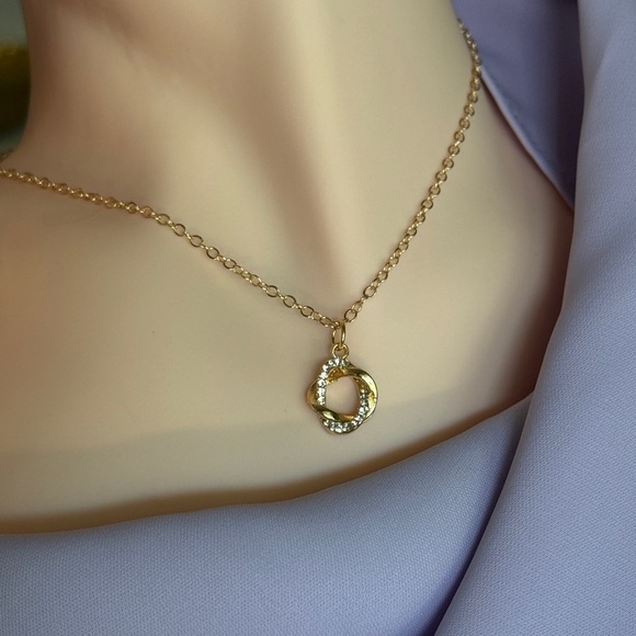 14K Gold Plated Necklace with Chic Pendant - Picture 6 of 9